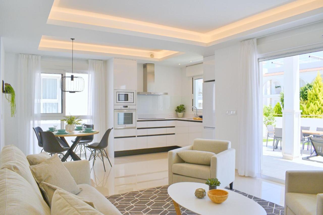 רוחאלס New Build Apartment On Beautiful Modern Complex מראה חיצוני תמונה