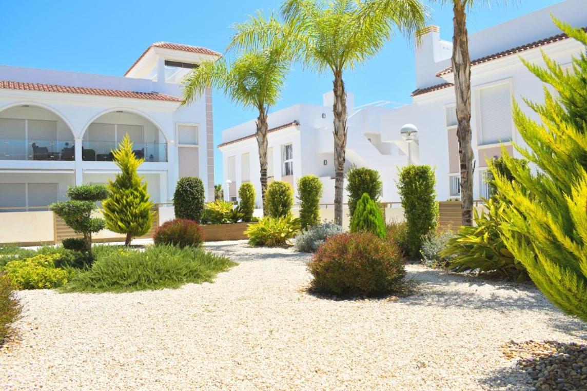 רוחאלס New Build Apartment On Beautiful Modern Complex מראה חיצוני תמונה