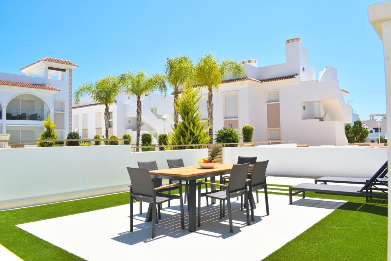 רוחאלס New Build Apartment On Beautiful Modern Complex מראה חיצוני תמונה