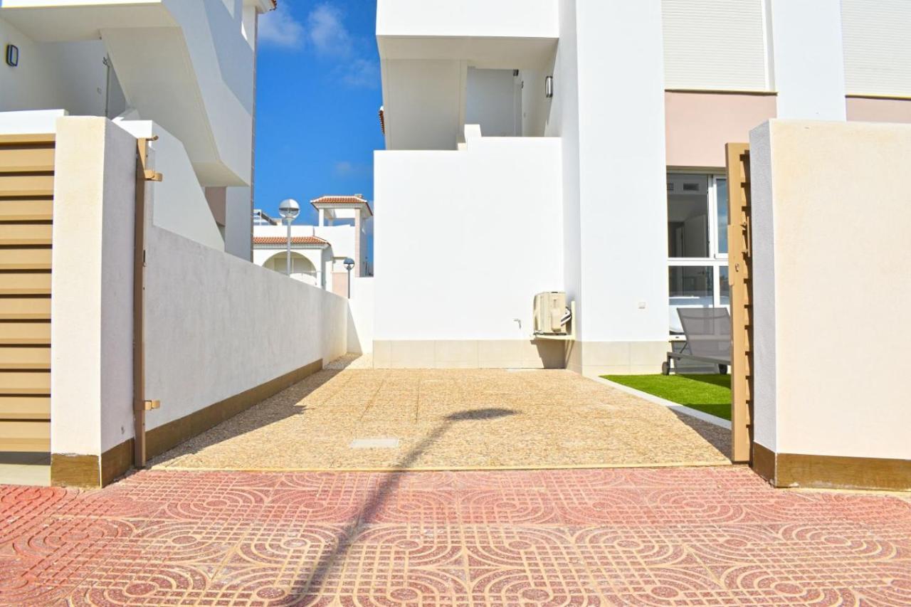 רוחאלס New Build Apartment On Beautiful Modern Complex מראה חיצוני תמונה