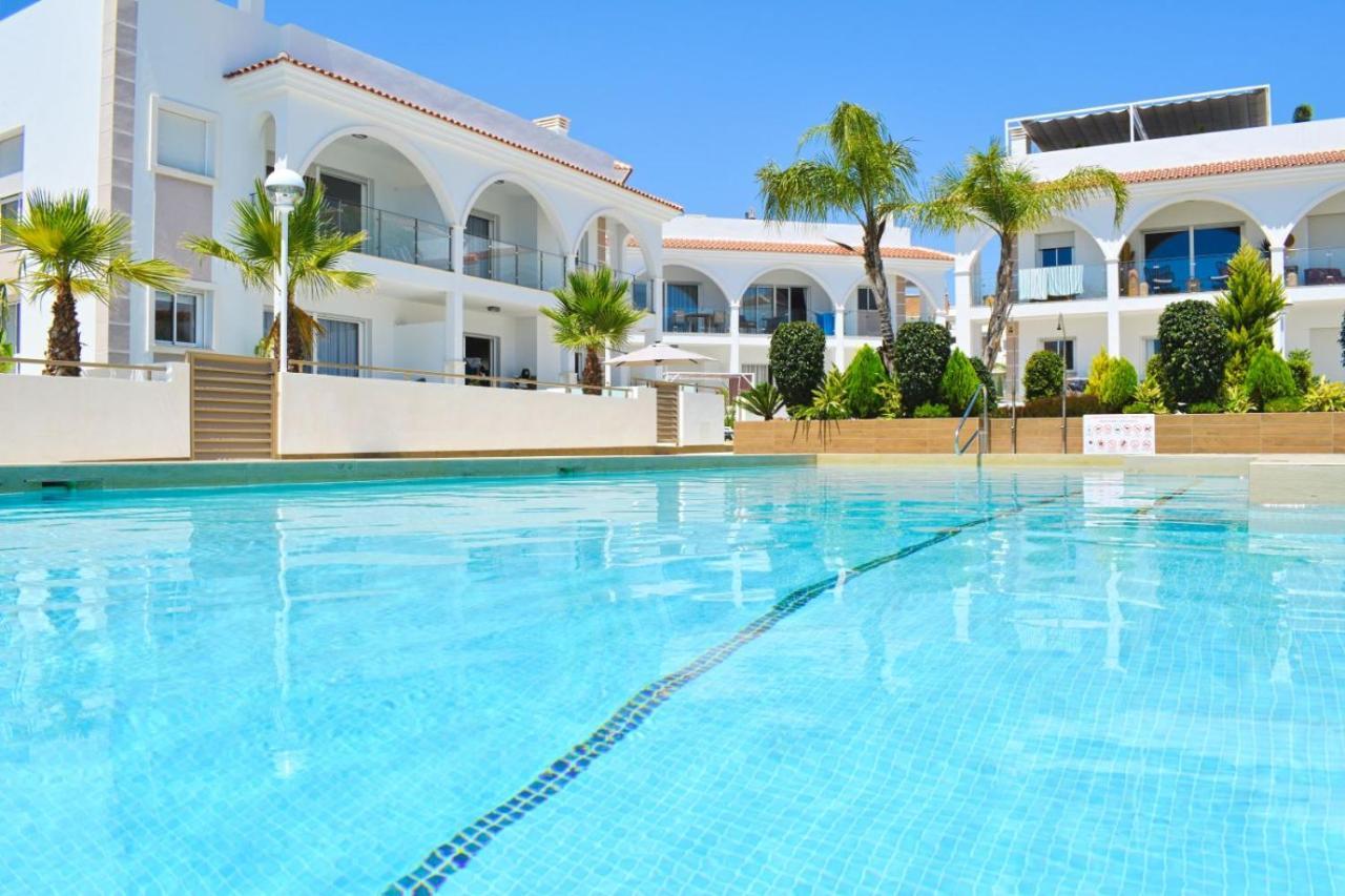 רוחאלס New Build Apartment On Beautiful Modern Complex מראה חיצוני תמונה