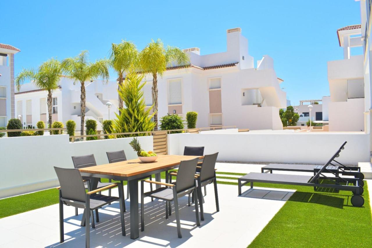 רוחאלס New Build Apartment On Beautiful Modern Complex מראה חיצוני תמונה