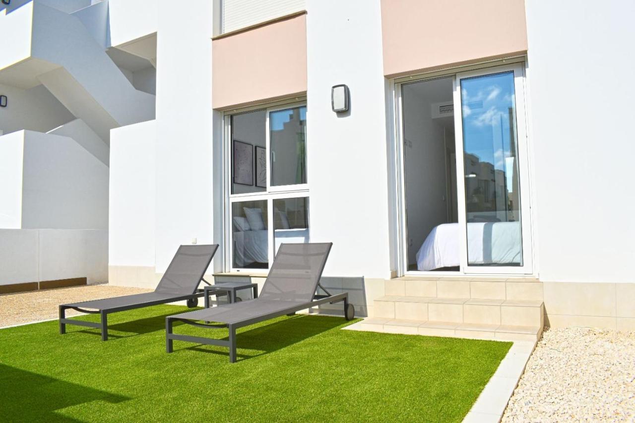 רוחאלס New Build Apartment On Beautiful Modern Complex מראה חיצוני תמונה